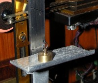 detail zvaka spoutnho na misku kyvadla