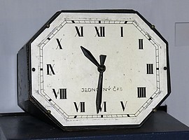 podrun hodiny art deco